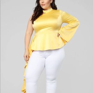 FashionNova WOMENS YELLOW TOP